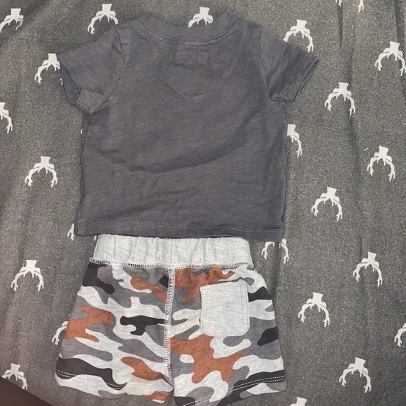 Newborn Shorts Set - Picture 2 of 4